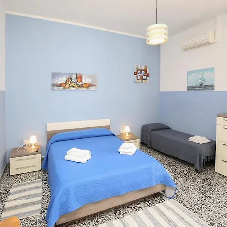 別荘 With Sea View And Large Terrace カステルサルド